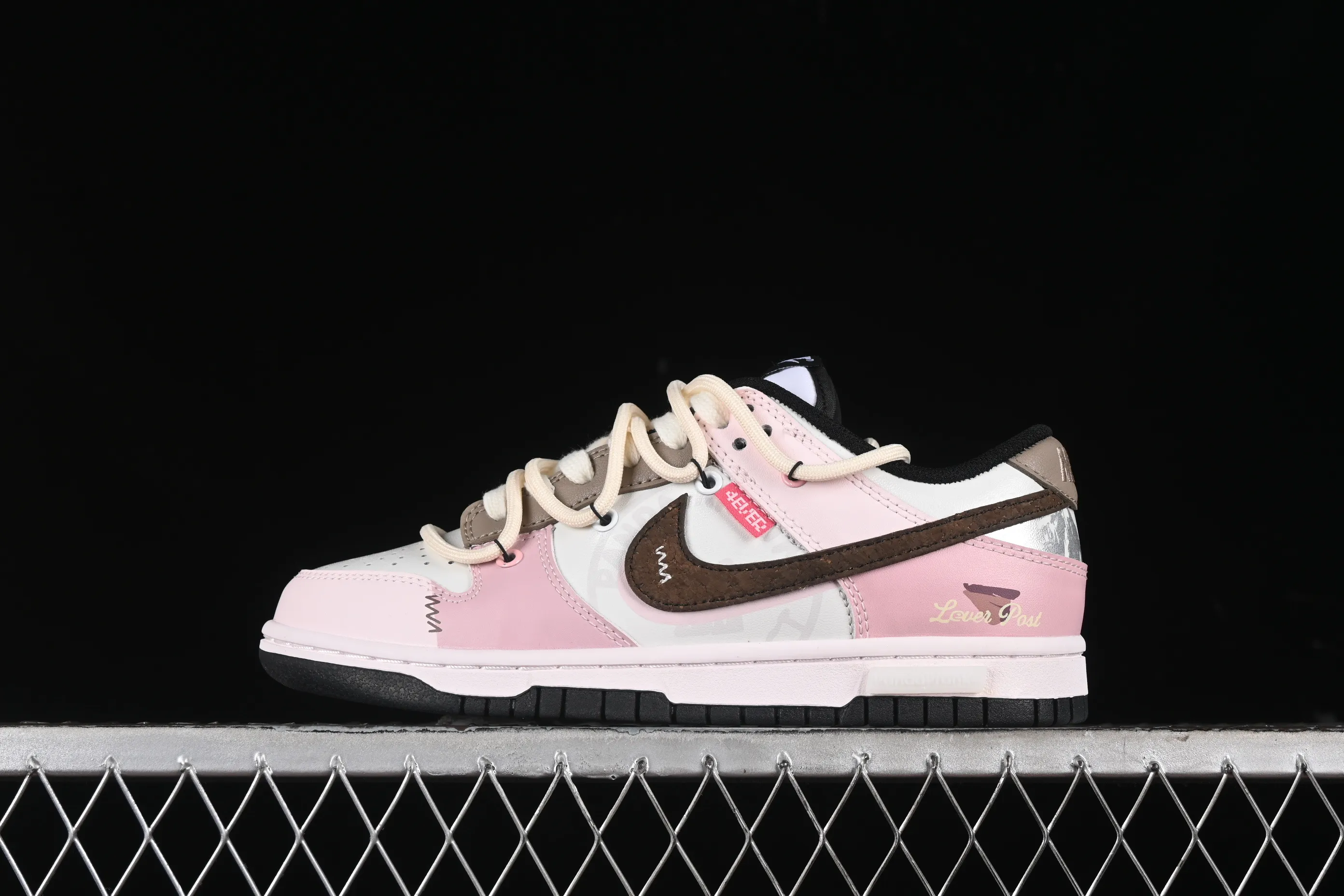 All categories Nk SB Dunk series Nk SB Dunk Low low-top sneakers Nk Dunk Low Panda Prank Special project heart-warming email Heart Rose Special gift box Low-top casual sneakers CW1590-100